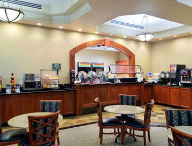 Ramada By Wyndham Olympia Hotell Restaurant bilde The Club at Tampa International Airport